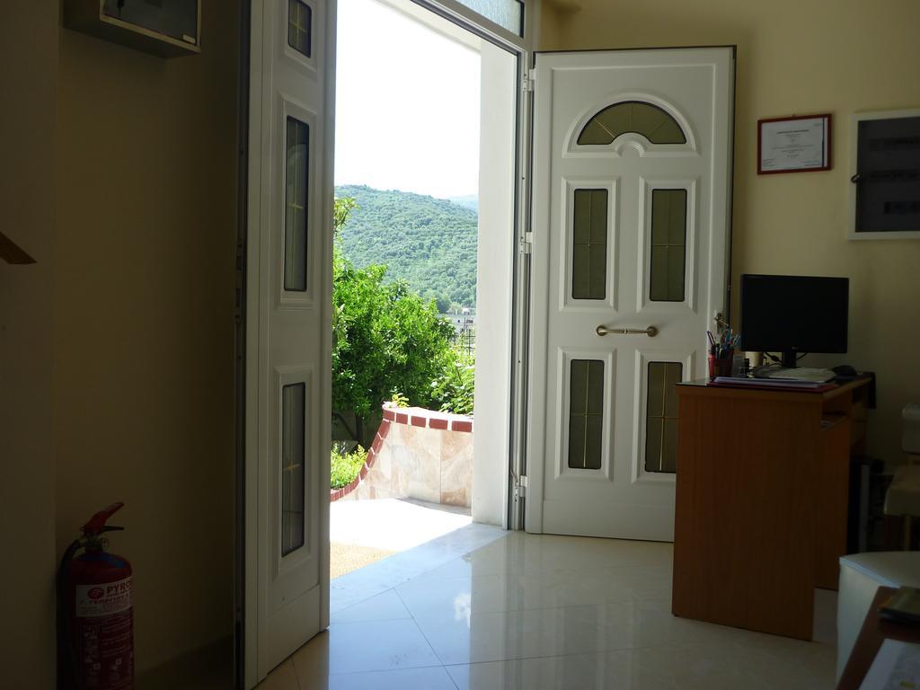 Villa Basilika Vlorë Buitenkant foto